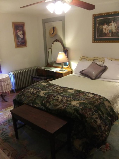 The Queen, A Victorian Bed & Breakfast - Internet Find 4