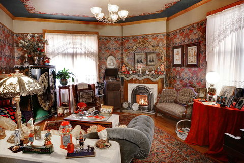 The Queen, A Victorian Bed & Breakfast - Internet Find 39