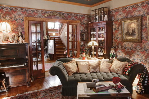 The Queen, A Victorian Bed & Breakfast - Internet Find 35