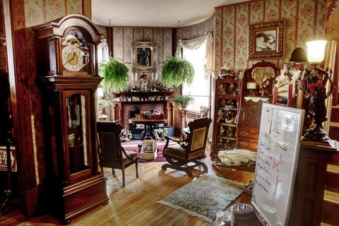 The Queen, A Victorian Bed & Breakfast - Internet Find 40