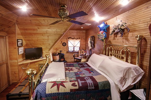 The Queen, A Victorian Bed & Breakfast - Internet Find 28