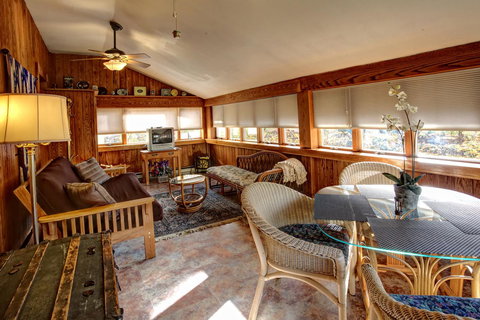 The Queen, A Victorian Bed & Breakfast - Internet Find 38