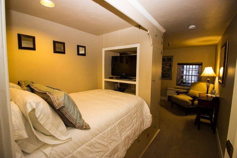 The Temperance House - Renee 37