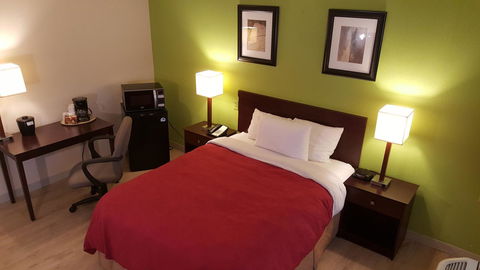 Airport Waterfront Inn - Renee 10