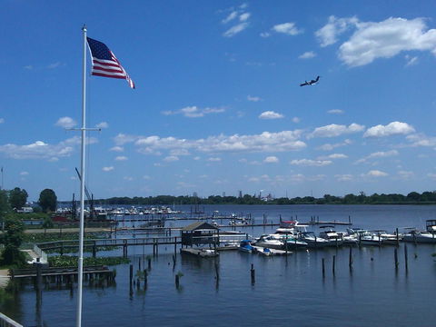 Airport Waterfront Inn - Renee 32