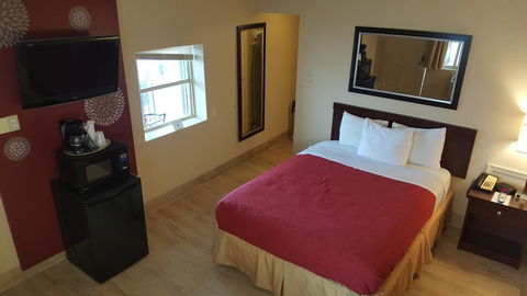 Airport Waterfront Inn - Renee 20