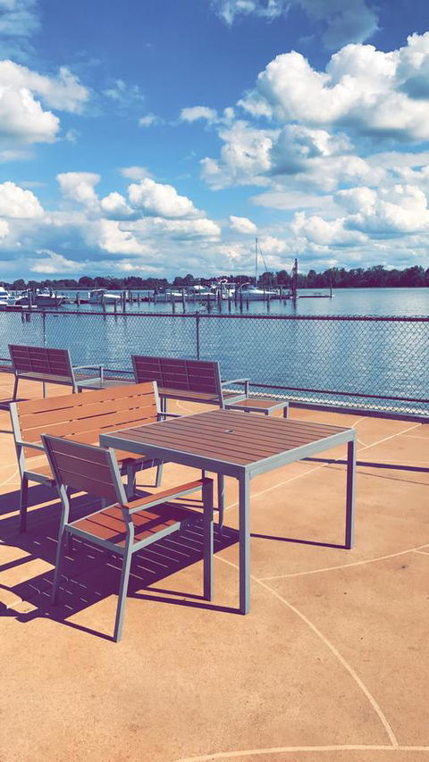 Airport Waterfront Inn - Renee 15