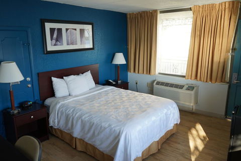 Airport Waterfront Inn - Renee 9