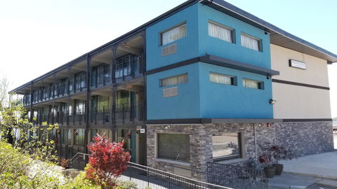 Airport Waterfront Inn - Renee 0