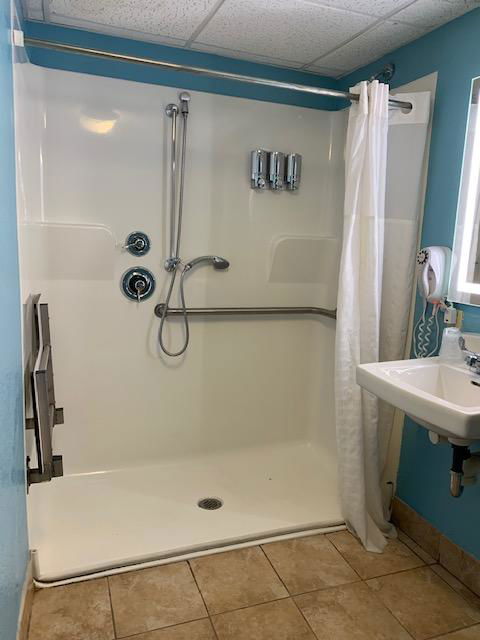 Airport Waterfront Inn - Renee 3