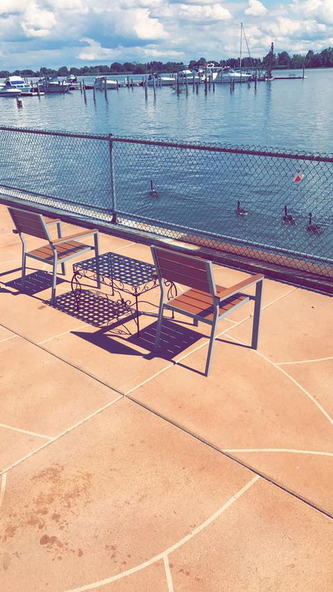 Airport Waterfront Inn - Renee 17