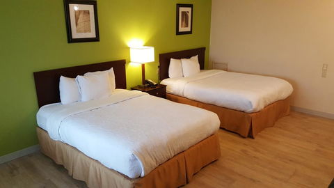 Airport Waterfront Inn - Renee 8