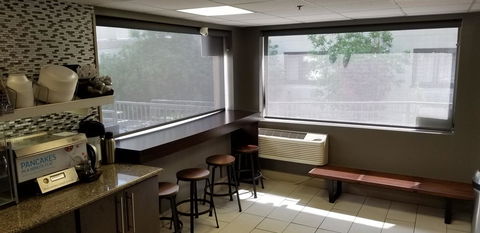 Airport Waterfront Inn - Renee 11
