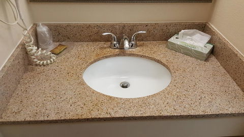 Airport Waterfront Inn - Renee 23