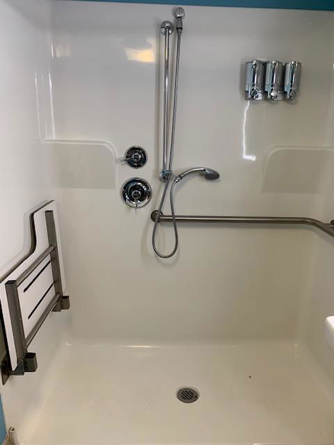 Airport Waterfront Inn - Renee 4