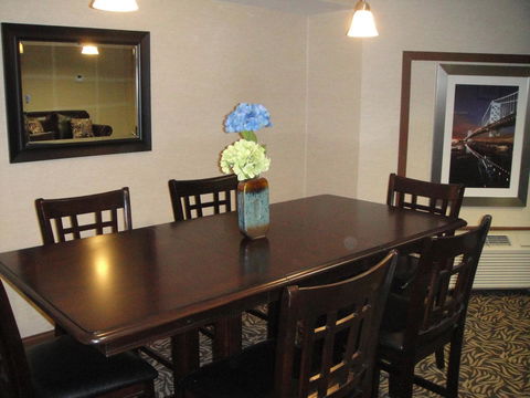 Wyndham Garden Philadelphia Airport - Renee 25
