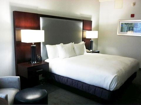 Hilton Scranton & Conference Center - Renee 21
