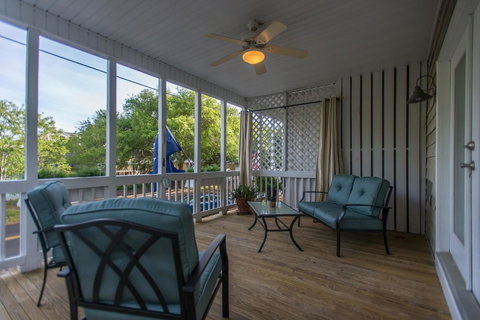 210 W Cooper - SeaEsta On 2nd - Renee 22