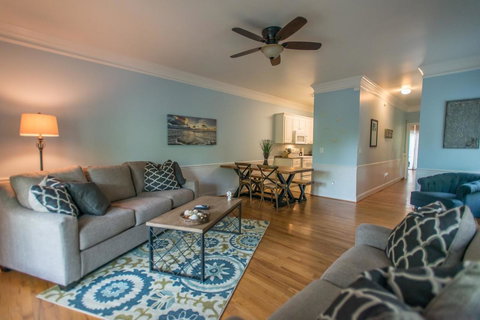 210 W Cooper - SeaEsta On 2nd - Renee 4