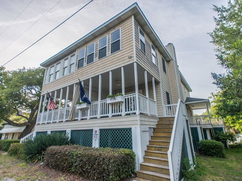 210 W Cooper - SeaEsta On 2nd - Renee 24