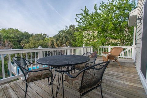 210 W Cooper - SeaEsta On 2nd - Renee 23