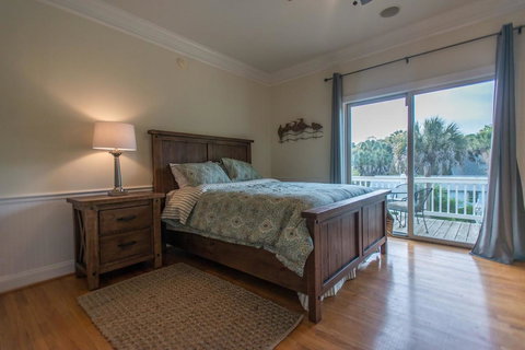 210 W Cooper - SeaEsta On 2nd - Renee 9