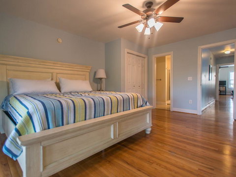 210 W Cooper - SeaEsta On 2nd - Renee 13