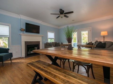 210 W Cooper - SeaEsta On 2nd - Renee 7