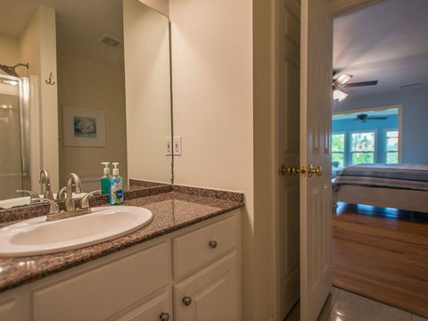 210 W Cooper - SeaEsta On 2nd - Renee 16