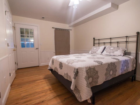 210 W Cooper - SeaEsta On 2nd - Renee 20