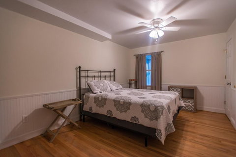 210 W Cooper - SeaEsta On 2nd - Renee 21