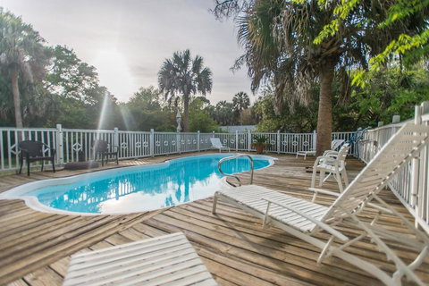 210 W Cooper - SeaEsta On 2nd - Renee 0