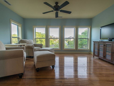 210 W Cooper - SeaEsta On 2nd - Renee 15