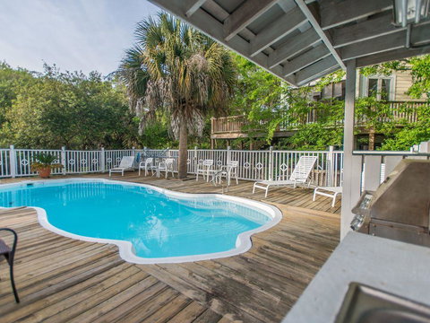 210 W Cooper - SeaEsta On 2nd - Renee 3