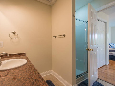 210 W Cooper - SeaEsta On 2nd - Renee 19