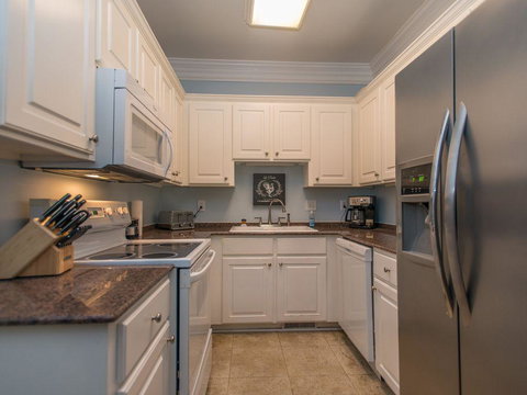 210 W Cooper - SeaEsta On 2nd - Renee 6