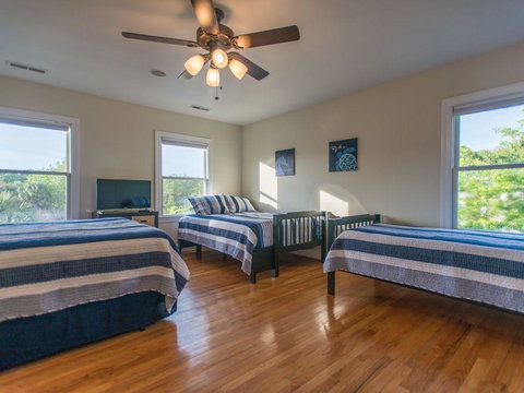 210 W Cooper - SeaEsta On 2nd - Renee 17