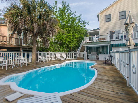 210 W Cooper - SeaEsta On 2nd - Renee 1