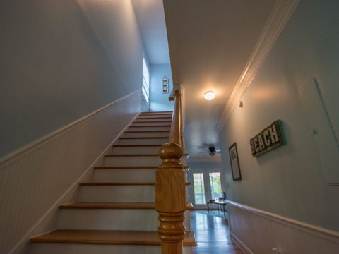 210 W Cooper - SeaEsta On 2nd - Renee 8