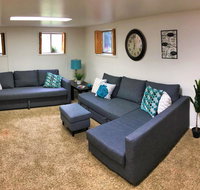Beautifully-updated 2 Bedroom Home in the Middle of the Valley