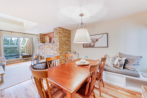 Club Sugarbush Condo - Swimm 6