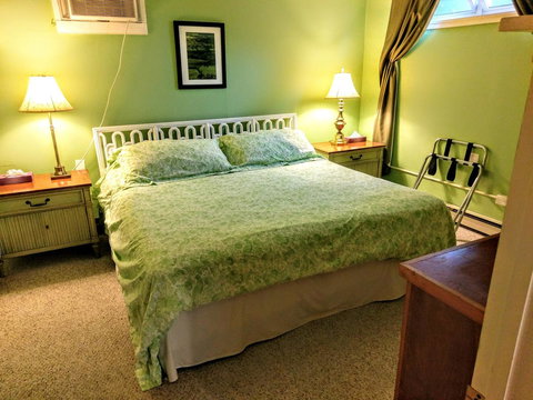 Inn At Charlotte B&B - Swimm 8