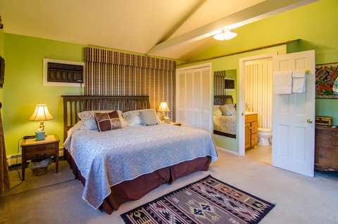 Inn At Charlotte B&B - Swimm 19