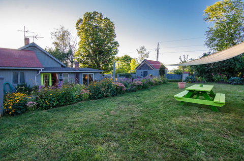 Inn At Charlotte B&B - Swimm 23