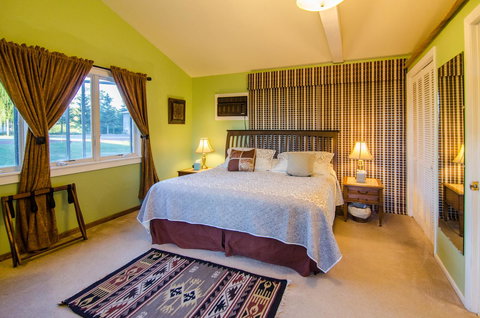 Inn At Charlotte B&B - Swimm 20