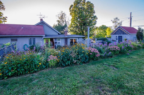 Inn At Charlotte B&B - Swimm 22