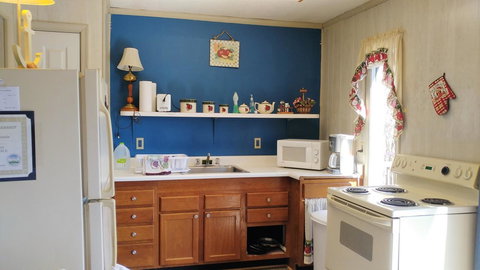 LL Red Bud - Renee 37