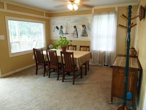 Mountain Roots Lodging - Renee 16