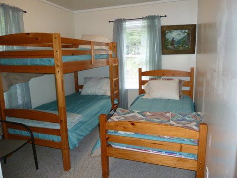 Mountain Roots Lodging - Renee 24