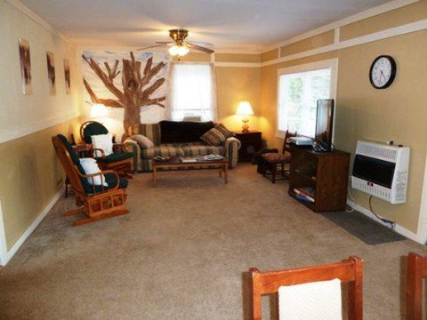 Mountain Roots Lodging - Renee 15